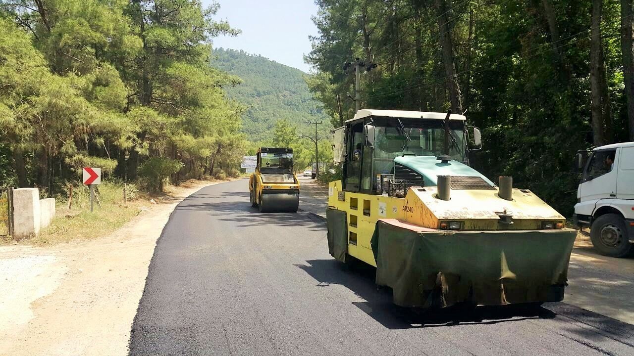 Büyükşehir, Marmaris'te 183 Km yol çalışması yaptı