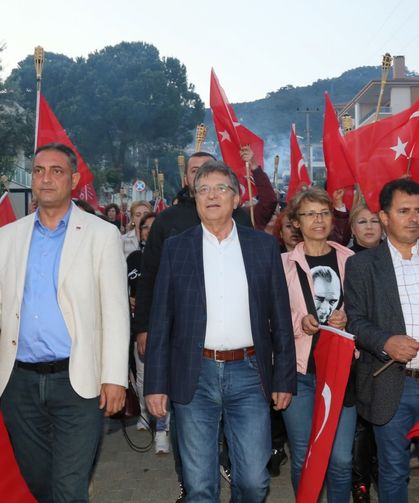Edremit Belediye Başkanı Arslan, 19 Mayıs’ı kutladı