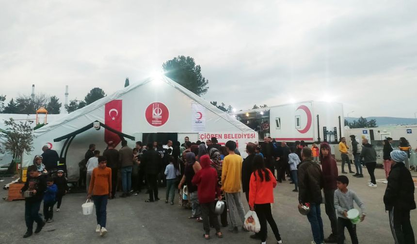 İLK ORUÇLAR KEÇİÖREN BELEDİYESİ İFTAR ÇADIRLARINDA AÇILDI