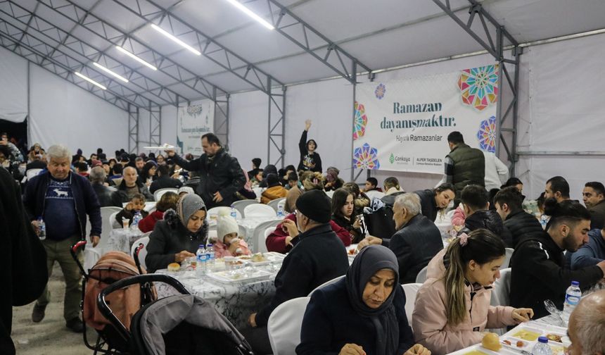 BİNLERCE VATANDAŞ DAYANIŞMA SOFRASINDA BULUŞTU