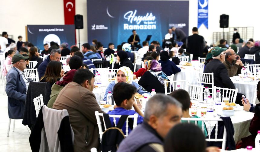Aliağalılar İlk İftarda Bir Araya Geldi
