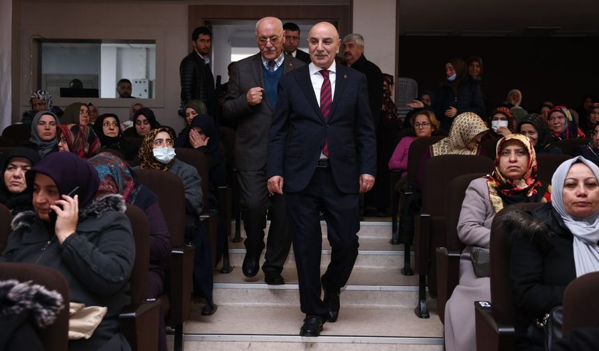 KEÇİÖRENLİ KADINLARA SAĞLIK KONUSUNDA BİLGİLENDİRME EĞİTİMİ