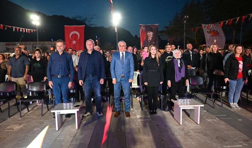 Gençlik Orkestrası gönülleri fethetti