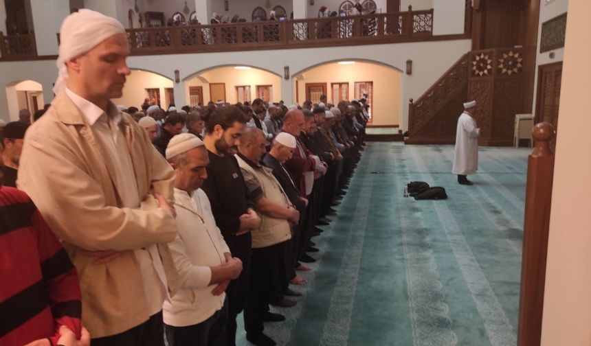 Bu Ramazan Seyhan’da İlk Yaşandı; Hatimle Teheccüd Namazı