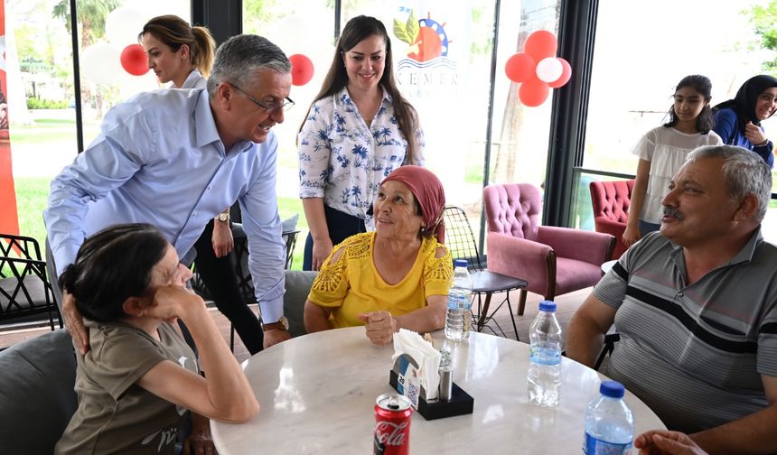 Başkan Topaloğlu’ndan engelli bireylere engelli deniz şezlongu