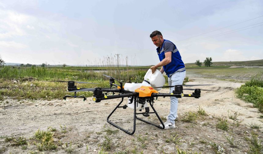 ANKARA BÜYÜKŞEHİR BELEDİYESİNDEN DRONE İLE GÜBRELEME VE İLAÇLAMA HİZMETİ